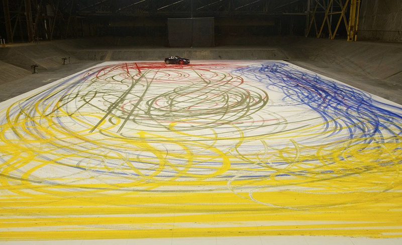 Illustration for article titled 2010 BMW Z4 Plays With Paint In Massive Art Piece
